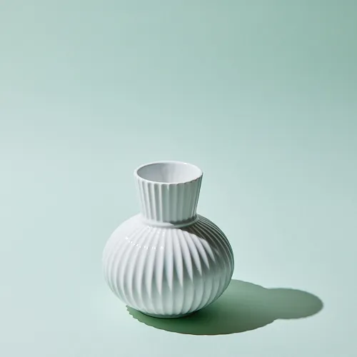 Lyngby Porcelain リュンビュー・ポーセリンのフラワーベース | 青山フラワーマーケット | 青山フラワー マーケット｜花や緑とともに暮らす毎日を